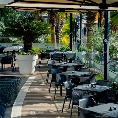 Gloria Palace & Ξενοδοχείο Golem (Tirana)