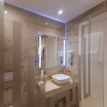 Gloria Palace & Golem (Tirana)